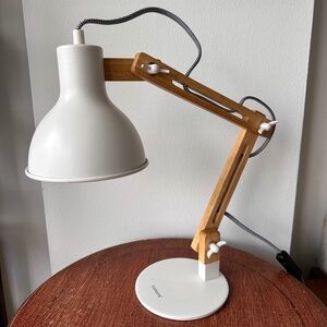 Tomons Adjustable Wooden Desk Lamp with White Metal Shade – Modern Table Lamp